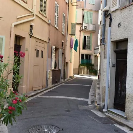 Appartement T2 In The Historic Center Of