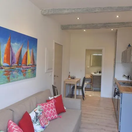 T2 In The Historic Center Of * Antibes