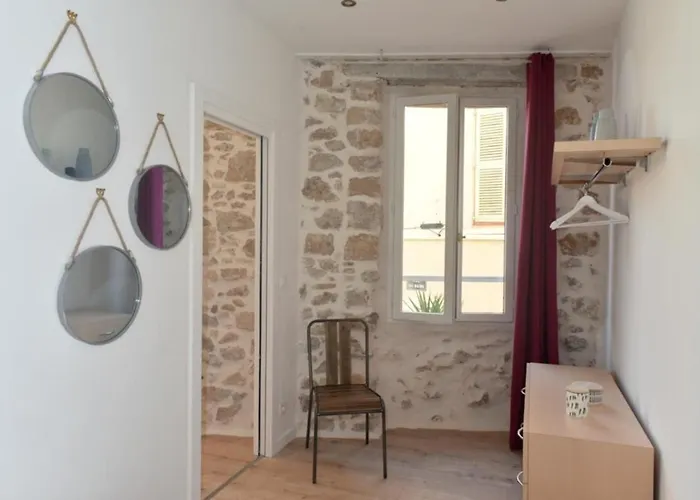 Apartman T2 In The Historic Center Of Antibes